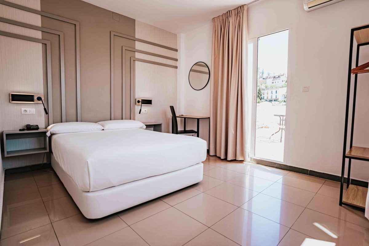 alojamiento-en-granada-centro-atenas